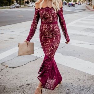 Vici Dolls Elegant Lace Trumpet Dress size Small